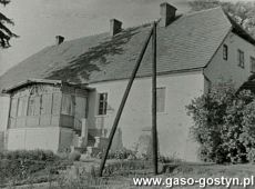 6543. Plebania w Starym Gostyniu - widok od strony podworza (polowa lat. 50. XX wieku)