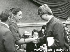 6545.Pozegnanie absolwentow Szkoly Podstawowej w Szelejewie (1986 r.)