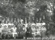 6549.Nauczyciele i absolwenci Szkoly Podstawowej w szelejewie (1986 r.)