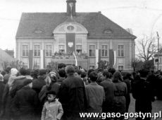 6565.Rynek w Gostyniu - manifestacja 1-majowa.JPG