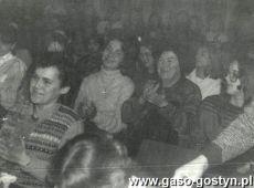 6631.Montaz poetycko-muzyczny ZYCIE TO NIE TEATR w wykonaniu Jacka Rozanskiego i Wojciecha Warszawskiego, aktorow Teatru Nowego z Poznania (BPMiG w Gostyniu, 17 grudnia 1985 r.)