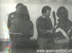 6632.Montaz poetycko-muzyczny ZYCIE TO NIE TEATR w wykonaniu Jacka Rozanskiego i Wojciecha Warszawskiego, aktorow Teatru Nowego z Poznania (BPMiG w Gostyniu, 17 grudnia 1985 r.)