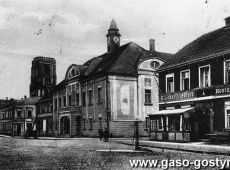 670.Rynek w Gostyniu z poczatku ubieglego wieku (Ratusz, Hotel Druckers, w glebi gostynska fara)