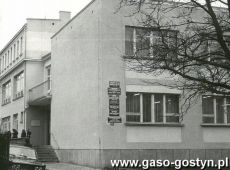 6733.Budynek Biblioteki Publicznej Miasta i Gminy przy ulicy Marchlewskiego  w Gostyniu (1977 r.)