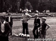 6812.Stadion w Gostyniu - festyn dla dzieci pracownikow Wielkopolskiej Huty Szkla z okazji Miedzynarodowego Dnia Dziecka (lata 80. XX wiku)