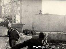 6837.Gostynscy geodeci na placu budowy blokow z wielkiej plyty (Gostyn, 11 maja 1981 r.)