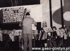 6849. II Przeglad Szkol i Ognisk Muzycznych Wojewodztwa Leszczynskiego w Zakladowym Domu Kultury Hutnik w Gostyniu (3 kwietnia 1977 r.)-wystep eczniow Panstwowj Szkoly Muzycznej ze Wschowy