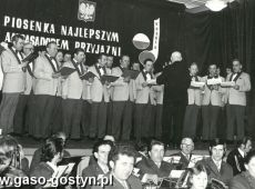 686.Przeglad Chorow i Orkiestr Detych w Krobi(1975 r.)-Chor Meski WANDA ze Stadniny Koni w Pepowie pod dyr F.Galczynskiego