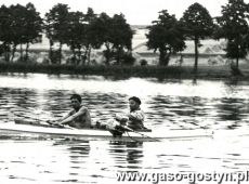 6863.Blekitna 8. Harcerska Rzemieslnicza Druzyna Sportow Wodnych im. Jana Kilinskiego z Gostynia na obozie w Pince nad Jeziorem Grzymislawskim (1966 r.) - patrol wodny pod dowodztwem druha Juliana Dembinskiego