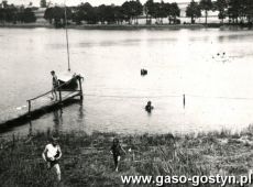 6864.Blekitna 8. Harcerska Rzemieslnicza Druzyna Sportow Wodnych im. Jana Kilinskiego z Gostynia na obozie w Pince nad Jeziorem Grzymislawskim (1966 r.) - przystan obozowa