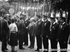 690.Wreczenie sztandaru zakladowej jednostce OSP przy Wielkopolskiej Hucie Szkla w Gostyniu (maj, 1986 r.)