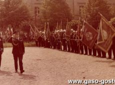 6913. Rynek w Gostyniu - uroczystosc jubileuszowa 75-lecia Ochotniczej Strazy w Gostyniu (25 sierpnia 1974 r.)