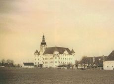 7. Zamek Hartheim w latach 1940-44 (zrodlo Lern- und Gedenkort Schloss Hartheim - Memorial Site Hartheim Castle)