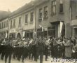 7169.W pochodzie 1-majowym w Mysliborzu wzieli udzial harcerze z „Blekitnej Osemki” z Gostynia (1 maja 1960 r.)