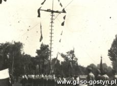 7301.Pokazowy oboz zeglarski Blekitnej 8. Harcerskiej Rzemieslniczej Druzyny Sportow Wodnych im. Jana Kilinskiego w Gostyniu nad rzeka Kania, w okolicy Gory Zamkowej - zeglarski masz z bocianim gniazdem (czerwiec 1961 r.)