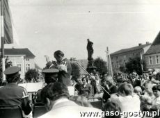 7346.Rynek w Borku Wlkp. - koncert Orkiestry Detej Cukrowni w Gostyniu (23 lipca 1978 r.)