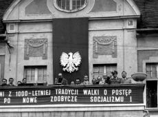 7410.Rynek w Gostyniu - manifestcja 1-majowa (1966 r.).JPG