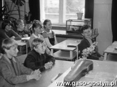 757.Uczniowe Szkoly Podstawowej nr 1 w Gostyniu (1983 r.)
