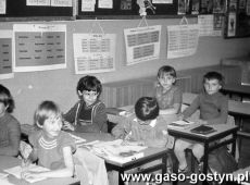 760.Uczniowe Szkoly Podstawowej nr 1 w Gostyniu (1983 r.)