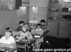 761.Uczniowe Szkoly Podstawowej nr 1 w Gostyniu (1983 r.)