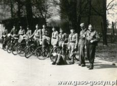 7616. 8. Harcerska Druzyna Sportow Wodnych z Gostynia w Koscianie, w drodze na II Zlaz Harcerski Choragwi Wielkopolskiej w Nowym Tomyslu (1958 r.)