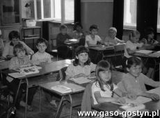 762.Uczniowe Szkoly Podstawowej nr 1 w Gostyniu (1983 r.)
