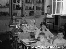 763.Uczniowe Szkoly Podstawowej nr 1 w Gostyniu (1983 r.)