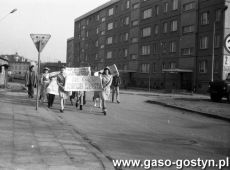 7655.Harcerze z gostynskiej druzyny Mlodziezowej Sluzby Ruchu (1984 r.)