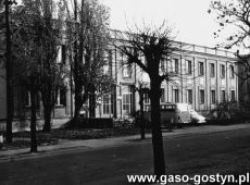7668.Siedziba Komitetu Gminnego PZPR przy ulicy Swierczewskiego w Gostyniu (1975 r.)