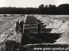 772.Pierwsze wykopy przy rozbudowie Huty Szkla w Gostyniu (1958 r.)- na zdjeciu Paczynski, Sobieraj, Eitner