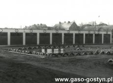 7802.Siedziba Osrodka Szkolenia Zawodowego Kierowcow i Przysposobienia Obronno-Politechnicznego Ligi Obrony Kraju w Gostyniu (lata 80. XX wieku)