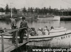 7917.Oboz w Lebie Blekitnej 8 im. J. Kilinskiego przy Cechu Rzemiosl Roznych w Gostyniu (1959 r.)-przed rejsem motorowka po Jeziorze Lebskim