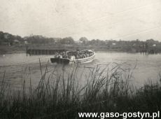 7920.Oboz w Lebie Blekitnej 8 im. J. Kilinskiego przy Cechu Rzemiosl Roznych w Gostyniu (1959 r.)-rejs motorowka po Jeziorze Lebskim