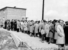 8092.Miejsce zbiorki do pochodu 1-majowego w Gostyniu (1965 r.)
