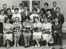 828.Grono nauczycielskie SP 1 w Gostyniu w roku szkolnym 1961-1962