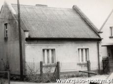 8366.Dom przy ulicy Poznanskiej 177 w Gostyniu na poczatku lat 80. XX wieku