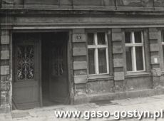 8368.Dom przy ulicy Koscielnej 6 w Gostyniu, wybudowany pod koniec XIX wieku (zdjecie z poczatku lat 80. XX wieku)