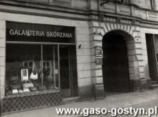 8410.Sklep z galanteria skorzana przy ulicy 1 Maja 17 w Gostyniu (okres PRL-u)
