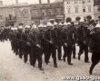 843.Rynek w Gostyniu - przemarsz strazakow (okres miedzywojenny)