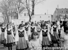 8444.Pochod 1-majowy w Gostyniu (ulica Marchlewskiego, obecnie Wroclawska) - 1983 r..JPG