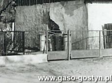 8500.Nieistniejacy dom przy ulicy Wolnosci 26 (obecnie Jana Pawla II w Gostyniu), wybudowany w 1924 roku, zdjecie z poczatku lat 80. XX wieku