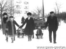 8513.Zabawy na sniegu w Gostyniu - poczatek lat 80. XX wieku