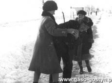 8515.Zabawy na sniegu w Gostyniu - poczatek lat 80. XX wieku
