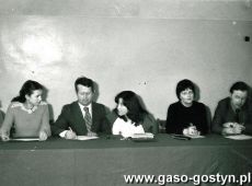 860.Gielda zawodoznawcza w Szkole Podstawowej nr 3 w Gostyniu (1980 r.)-komisja oceniajaca