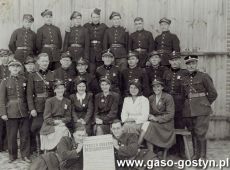 8606.Tydzien Obrony Przeciwpozarowej - druhowie OSP Gostyn wraz z osobami kwestujacymi na ulicach miasta