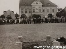 8609.Eliminacje do Festiwalu Chorow Amatorskich o Laur XX-lecia PRL dla powiatow Koscian, Srem i Gostyn - zbiorka zespolow na Rynku w Gostyniu (23 maja 1965 r.).JPG
