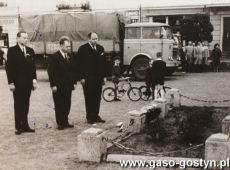 8610.Eliminacje do Festiwalu Chorow Amatorskich o Laur XX-lecia PRL dla powiatow Koscian, Srem i Gostyn - (23 maja 1965 r.) - zlozenie wienca na miejscu egzekucji Polakow w 1939 roku.JPG