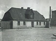 8656.Nieistniejacy dom przy ulicy Powstancow Wlkp. w Gostyniu, wybudowany na poczatku XIX wieku, zdjecie z konca lat 50. XX wieku