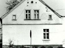 8658.Zdjecie z poczatku lat 80. XX wieku, nieistniejacy dom przy ulicy Marchlewskiego (obecnie Wroclawska) w Gostyniu, wybudowany ok. 1860 roku