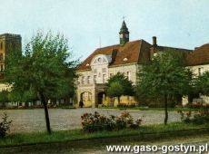 8664.Rynek w Gostyniu - pocztowka z lat 70. XX wieku